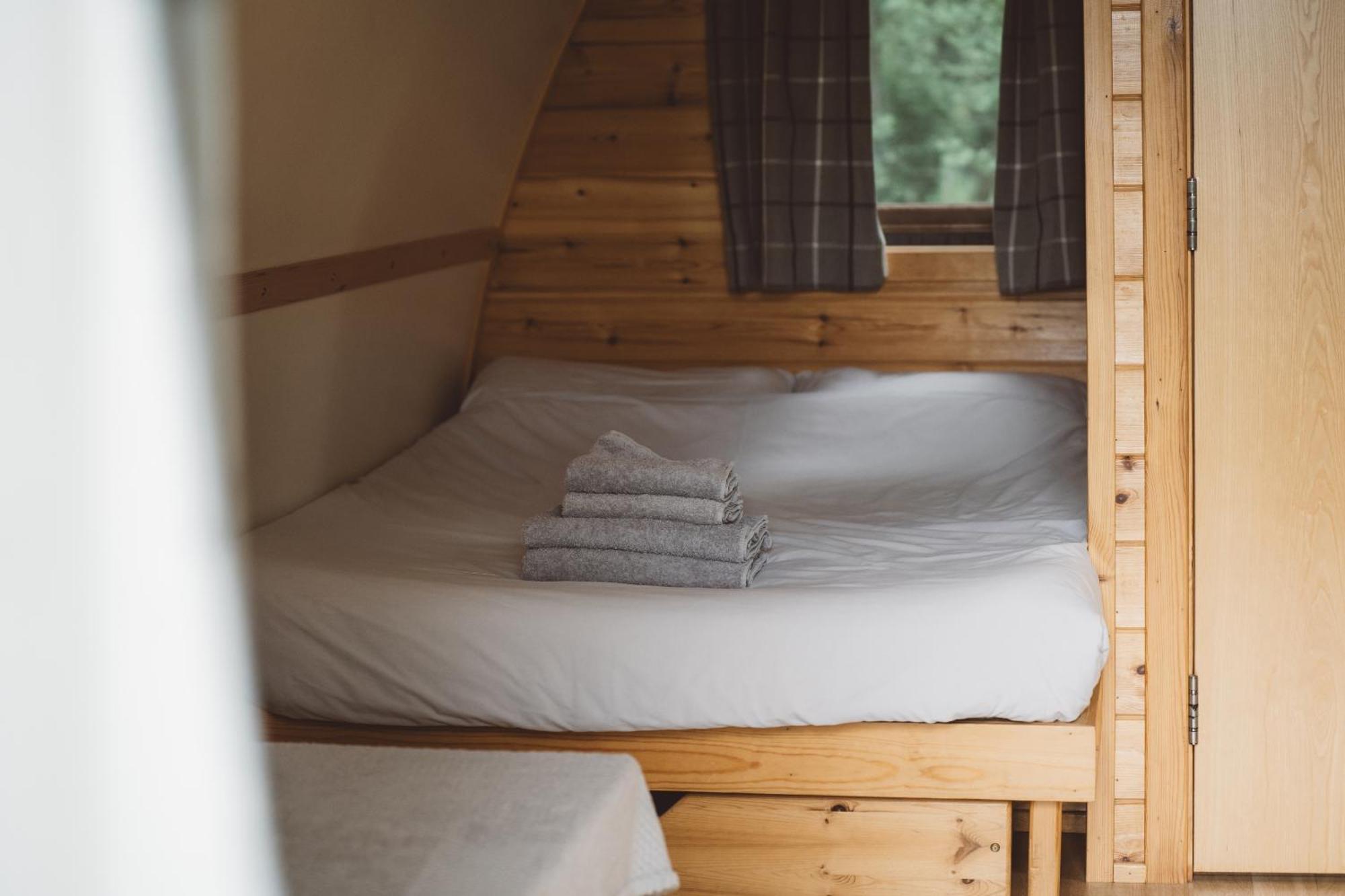 Ball Hall Farm By Wigwam Holidays East Cottingwith Room photo